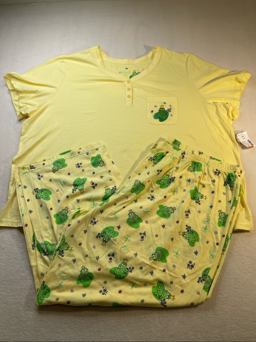 ESSENTIALS WOMENS SIZE 4X Yellow Frog Print Pajama Set - Top & Pants NWT